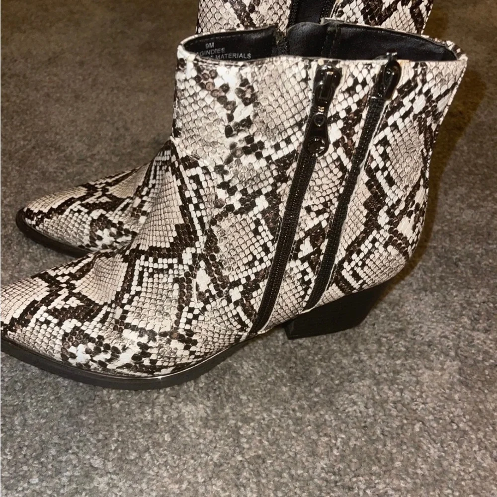 Women’s Booties - Picture 4 of 4